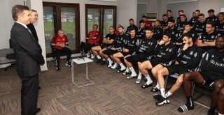 Beşiktaş'ta Feyyaz Uçar ve Samet Aybaba futbolcularla buluştu