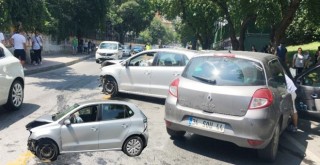 Sürücü kaldırıma çıktı 1'i ağır 2 kişi yaralandı