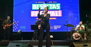 Duygu Soylu eşsiz eserlerini Ay ışığı altında Beşiktaşlı vatandaşlar için seslendir