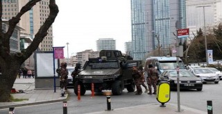 Cadde ortasında tabancayla intihar girişimi