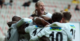 Beşiktaş galibiyete uçtu