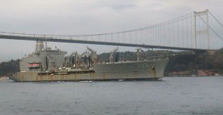 İstanbul Boğazı’ndan Amerikan savaş gemisi geçti