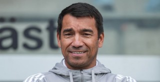 Van Bronckhorst genç yeteneklerden memnun