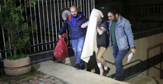 Onun evi olduğnu bilmiyorduk, kapalı görünce girdik