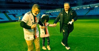 Beşiktaş JK Başkanı Çebi, minik taraftarın hayalini gerçekleştirdi