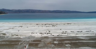 Rezalet! Salda Gölü’ndeki tahribattan geriye derin çukur ve lastik izleri kaldı