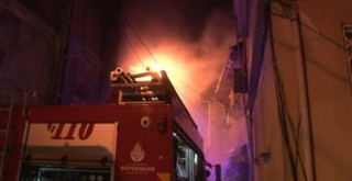 Beşiktaş'ta 4 katlı binada çıkan yangın korkuttu