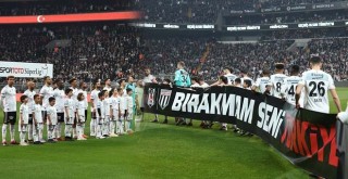 Vodafone Park'ta futbolcular seremoniye depremzede çocuklarla