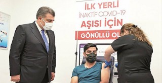 Kovid-19 ile mücadelede yerli aşı dönemi: TURCOVAC