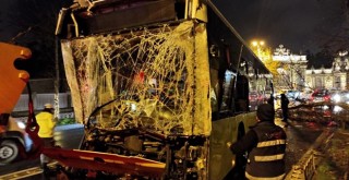 İETT otobüsü çınar ağacına çarptı