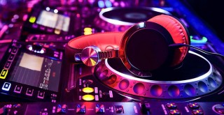 En iyi İngilizce şarkı cover'ları Radyo Beşiktaş'ta!