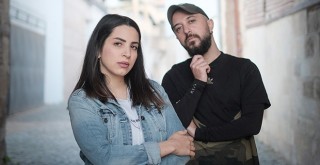 Kendi olmaktan vazgeçenlere adanmış bir şarkı: Daha Fazla Silinmeden