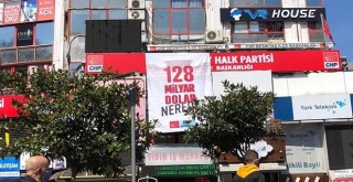 Beşiktaş CHP İlçe Örgütü de pankart astı, 128 Milyar Dolar nerede