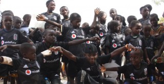 Nijer’deki çocukların Beşiktaş sevinci