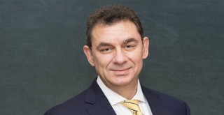 Pfizer CEO'su neden aşı olmadı?