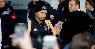 Siyah-beyazlı taraftarın Quaresma sevgisi!