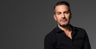 Marc Jacobs'dan kırmızı halıya özel şov