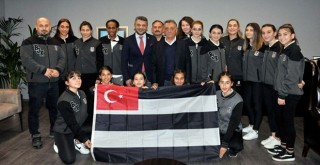 Beşiktaş Atletizm Takımından Başkan Çebi'ye ziyaret