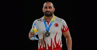 Siyah-beyazlı güreşçi Ufuk Yılmaz, Türkiye'yi temsil edecek