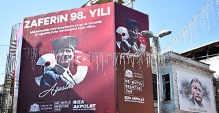 Beşiktaş Türk bayrakları ve Atatürk afişleriyle donatıldı