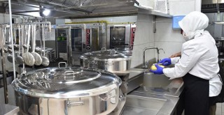 Beşiktaş'ta her gün 650 haneye sıcak yemek