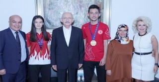 CHP Lideri Kılıçdaroğlu şampiyon kardeşlerle buluştu