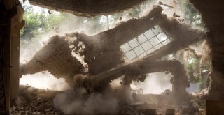 Ünlü sanatçının atölyesini yıktılar