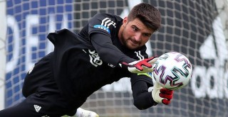 Beşiktaş Ersin Destanoğlu'nun kontratını uzattı