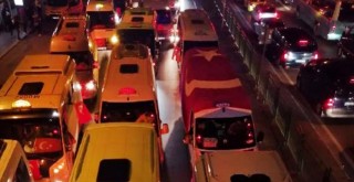 Dolmuşçulardan şehitler için konvoy