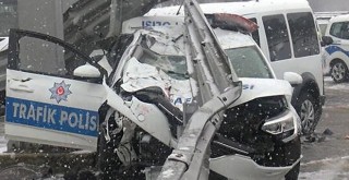 Polis araçları kaza yaptı! 3 yaralı