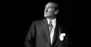 Radyo Beşiktaş'ta şarkılarla, şiirlerle Ata'mızı anıyoruz!