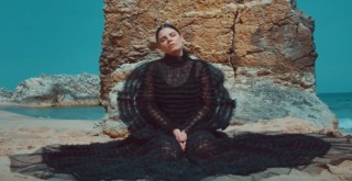 Melis Güven’den yeni müzik videosu “KUM”