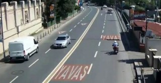 Beşiktaş'ta otobüsün çarptığı motosiklet kazası kamerada