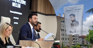 Cüneyt Arkın'ın adı Beşiktaş'taki Sanatçılar Parkı'na verildi