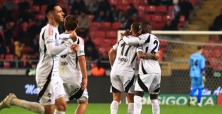 Beşiktaş'ta Salih Uçan ve Mert Günok'tan açıklamalar!