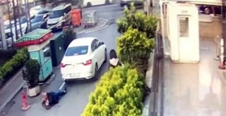 Geri manevra yapan araç hastaneden çıkan kadına çarptı