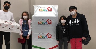 LÖSEV'den İstanbullu ailelere et desteği