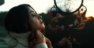 Barçın, harika sesiyle yorumladığı Kaybolan Yıllar ile yüreklere dokunuyor