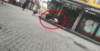 Sokak ortasında yarı çıplak kavga