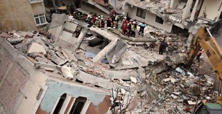 Depremde İstanbul'da 100 binlerce bina hasar alacak