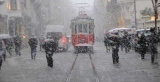 İstanbul'da beklenen kar yağışı başladı