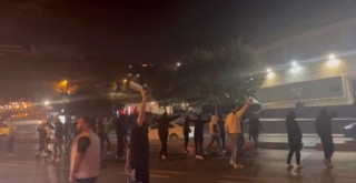 Derbi öncesi Vodafone Park önünde satırlı kavga!