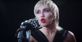 Miley Cyrus Midnight Sky ile geri döndü