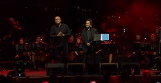 Sunay Akın eşliğinde Ferhat Livaneli Orkestrası