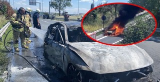 Canlarını zor kurtardılar! Lüks otomobil yol ortasında alev aldı