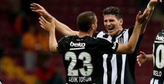 Cenk Tosun'dan Mario Gomez'e gönderme