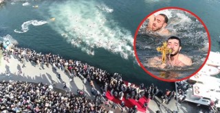 Ortaköy İskelesi'nde haç atma töreni