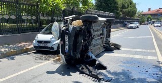 Otomobil refüje çarparak yan yattı