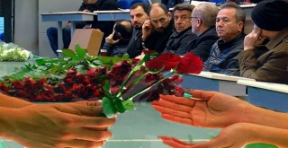 Çiçek tezgahlarında Türk-Hollanda gülü tartışması