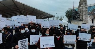 Kafe ve bar çalışanlarından Beşiktaş'ta sessiz eylem